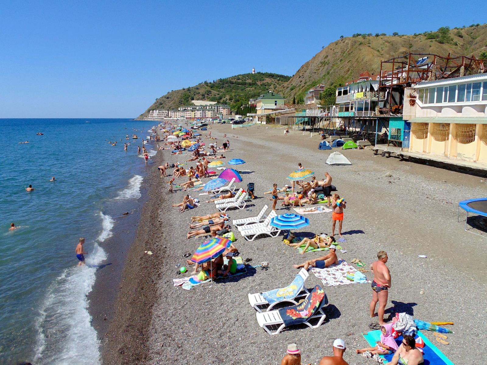 Погода крым алушта. Алушта поселок Рыбачье. Рыбачье Алушта пляж. Пляж поселок Рыбачье Крым. Крым Алушта поселок Рыбачье.